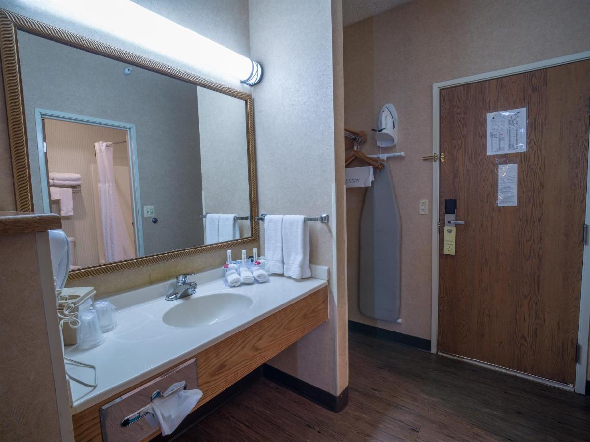 Miles City Hotel エクステリア 写真